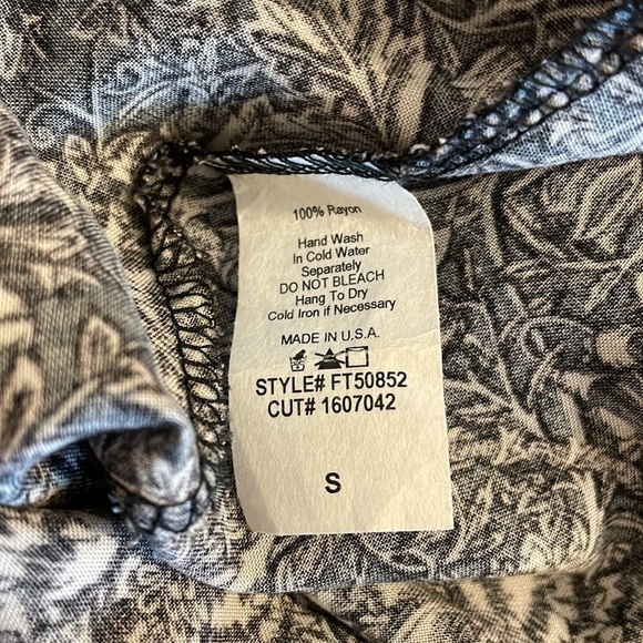 jello c. Off shoulder black floral print dress size small - Picture 7 of 7